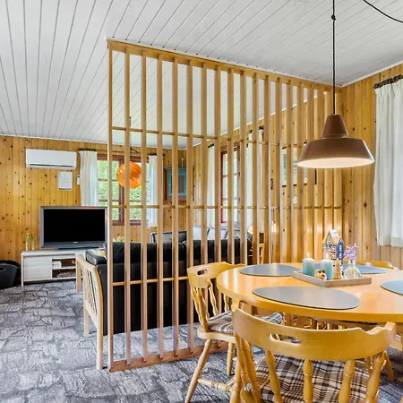 2 Bedroom Beautiful In Дом отдыха *